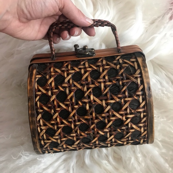 Vintage Handbags - Dainty Wooden Weave Purse